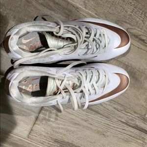 white and rose gold nike lacrosse cleats